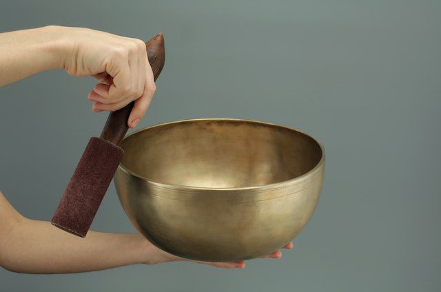 purifier votre maison avec un bol tibétain