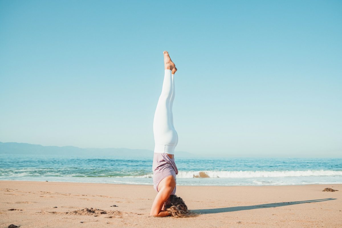 pincha-mayurasana