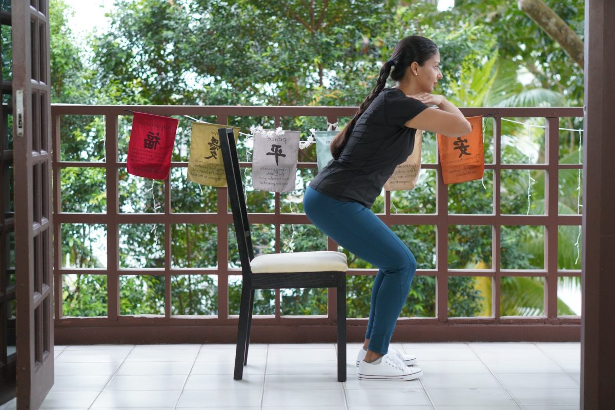 yoga-sur-chaise-exercices