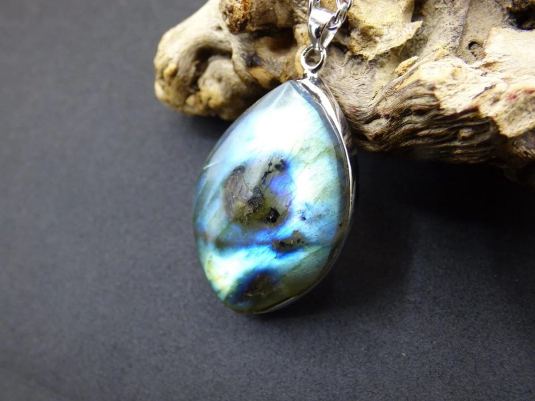 collier-labradorite